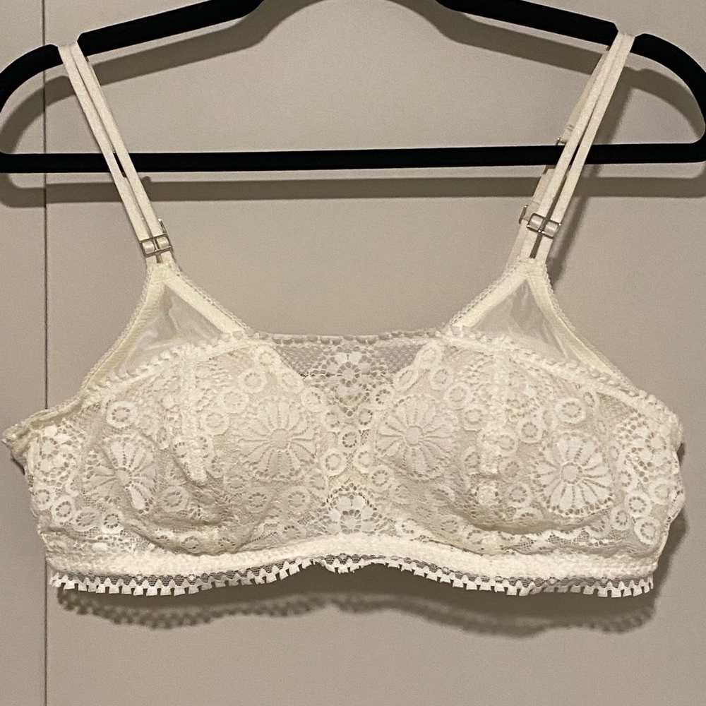 4 aerie bras 2 large bralettes and 2 38 b bras NWOT